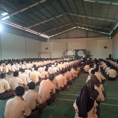 RABU, Gerakan Literasi Pagi di SMKN 1 Cilegon untuk Tingkatkan Minat Baca Siswa
