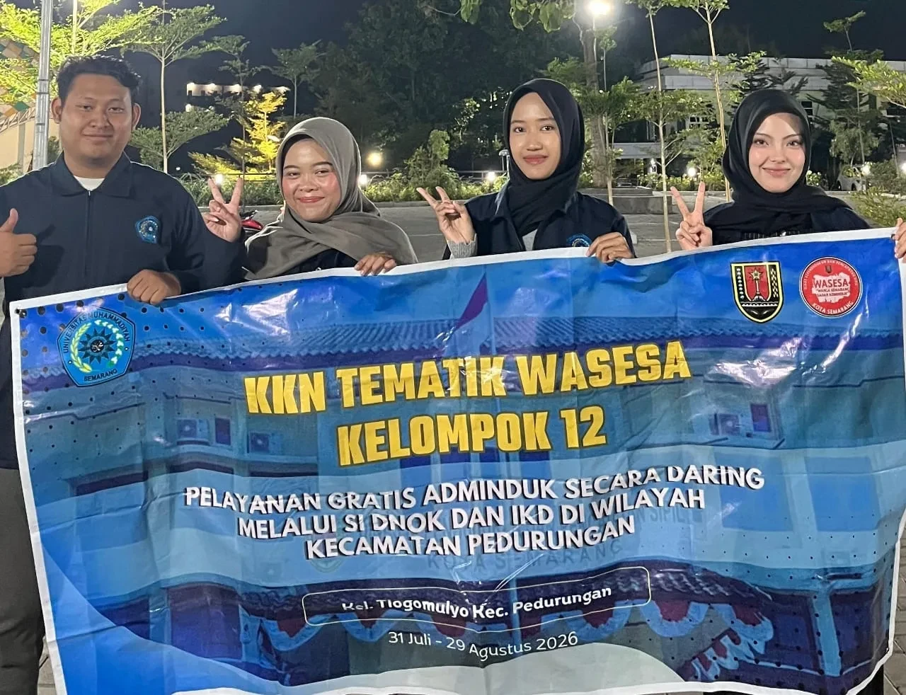 “Kegiatan Dokumentasi MMT Kelompok 12 (Sumber: Dokumentasi Kontributor).”
