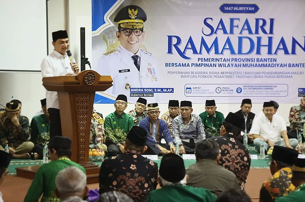 Wagub Banten Achmad Dimyati Serahkan Bantuan di Safari Ramadan Unimar Tangerang