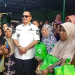 Pemkot Serang Salurkan Sembako untuk Janda Lansia, Wali Kota Ingatkan ASN Tidak Mudik Pakai Kendaraan Dinas
