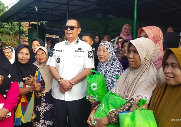 Pemkot Serang Salurkan Sembako untuk Janda Lansia, Wali Kota Ingatkan ASN Tidak Mudik Pakai Kendaraan Dinas