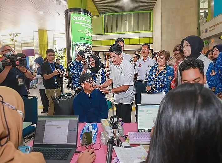 Wamenkes Dante Pantau Posko Kesehatan Stasiun Gambir, Hipertensi Dominan pada Pemudik