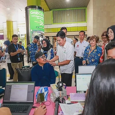 Wamenkes Dante Pantau Posko Kesehatan Stasiun Gambir, Hipertensi Dominan pada Pemudik