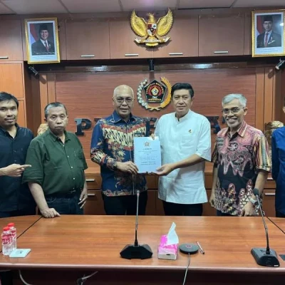 Hasil Konkernas PWI 2026 Diserahkan ke Ketua Umum Akhmad Munir