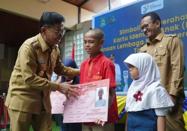Wali Kota Sachrudin Serahkan KIA, Tekankan Pentingnya Identitas Anak