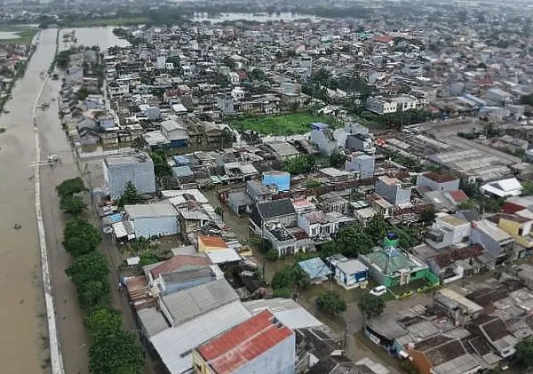 Petugas Gabungan Tangani Banjir dan Genangan di Kota Tangerang Usai Hujan Deras
