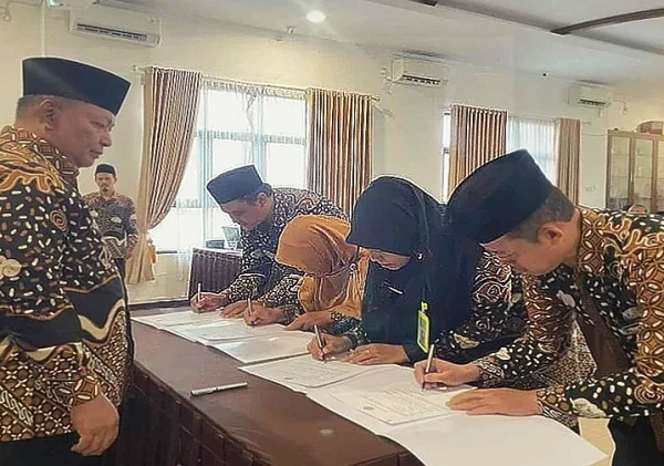 Kepala MTsN 4 Bantul Teken Perjanjian Kinerja 2026 di Kemenag Bantul