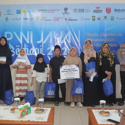 Ketum PWI Pusat Hadiri Acara PWI Jaya Berbagi, Beri Santunan Yatim Piatu