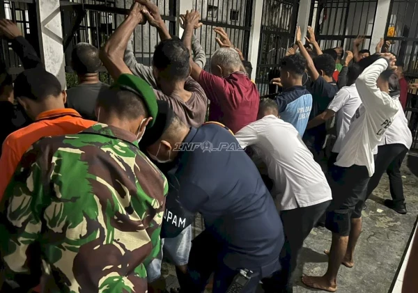 Lapas Piru Gelar Razia Kamar Hunian, Perkuat Keamanan Bersama TNI-Polri