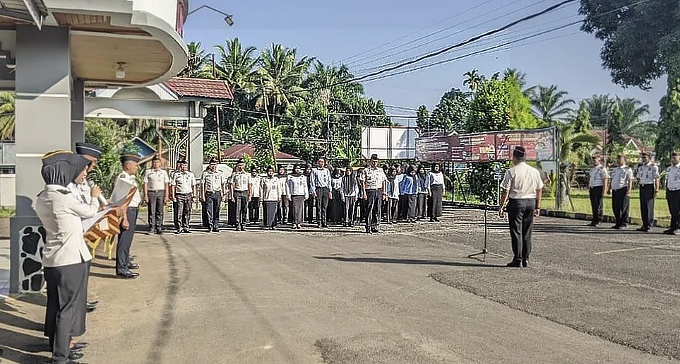 Lapas Arga Makmur Beri Penghargaan Pegawai Teladan dalam Apel Pagi
