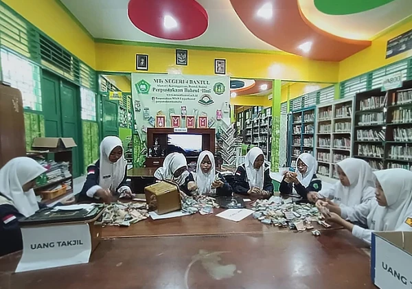 MTsN 4 Bantul Gelar Infak OSIM, Ajak Siswa Berbagi Takjil Ramadan