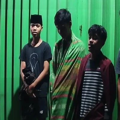 Bhabinkamtibmas Polsek Ciomas Patroli Malam, Himbau Santri Jaga Kamtibmas