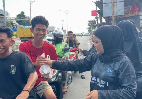 Lapas Kelas I Bandar Lampung Bagikan Takjil di Jumat Berkah