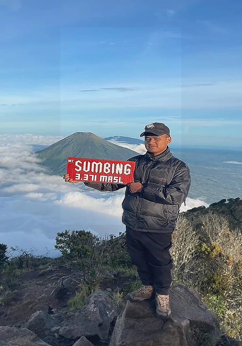 Pemuda Serang Berhasil Taklukkan Puncak Gunung Sumbing di Musim Hujan