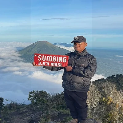 Pemuda Serang Berhasil Taklukkan Puncak Gunung Sumbing di Musim Hujan