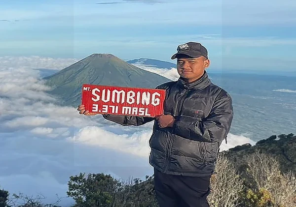 Pemuda Serang Berhasil Taklukkan Puncak Gunung Sumbing di Musim Hujan