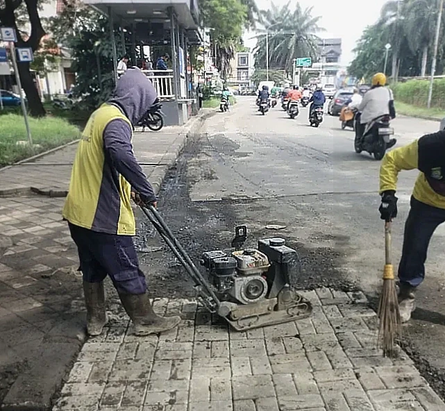 Pemkot Tangerang Perbaiki Jalan Puri Beta Larangan Akibat Rusak Parah