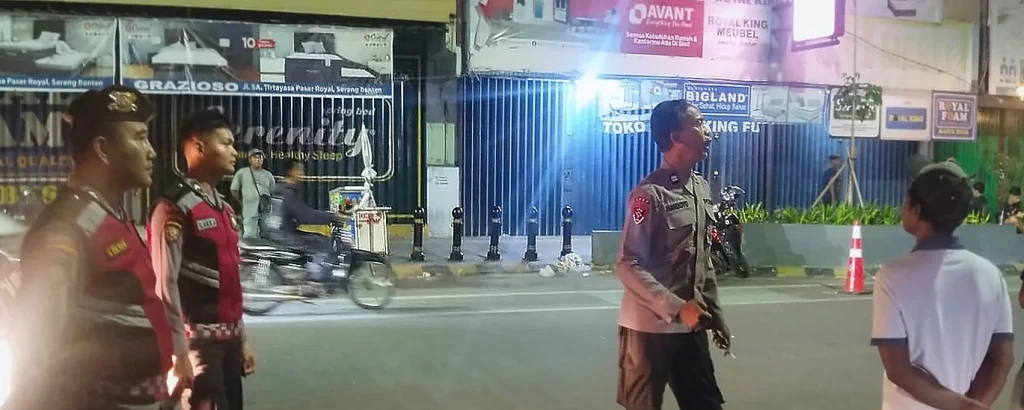 Polsek Serang Gelar Patroli Dini Hari di Royal Baroe, Pastikan Kamtibmas Kondusif