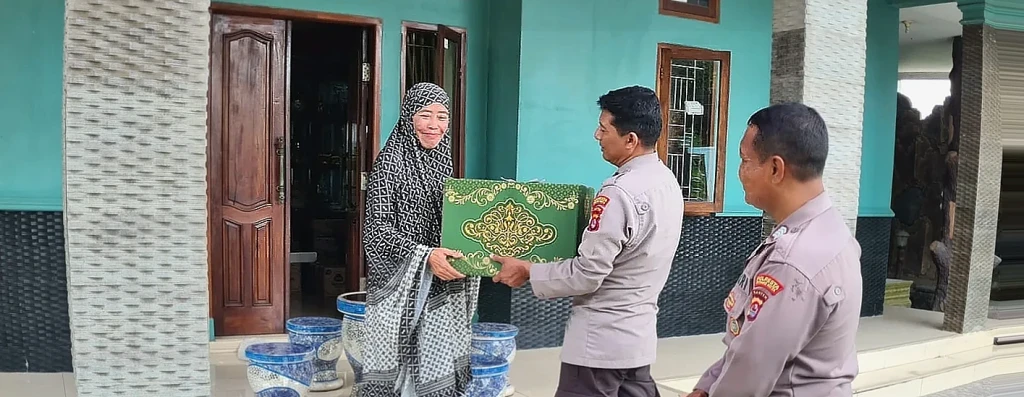 Polsek Kramatwatu Salurkan Paket Parcel ke Masyarakat Jelang Idul Fitri