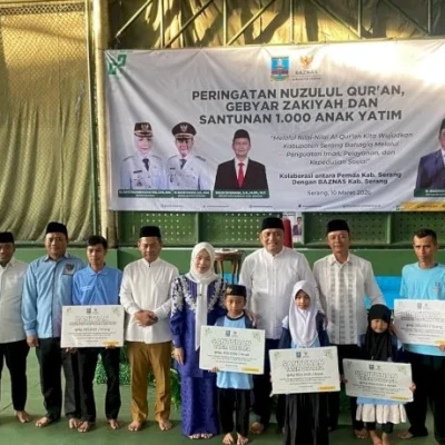 Bupati Serang Ratu Rachmatuzakiyah Salurkan Zakat Rp100 Juta, Santuni 1.000 Anak Yatim