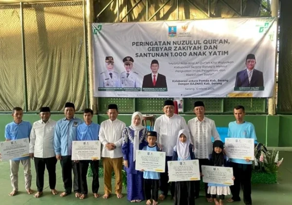 Bupati Serang Ratu Rachmatuzakiyah Salurkan Zakat Rp100 Juta, Santuni 1.000 Anak Yatim