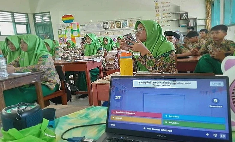 Siswa MTsN 4 Bantul Antusias Belajar Fikih Salat Jumat dengan Kahoot