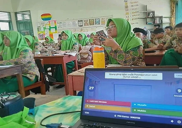 Siswa MTsN 4 Bantul Antusias Belajar Fikih Salat Jumat dengan Kahoot
