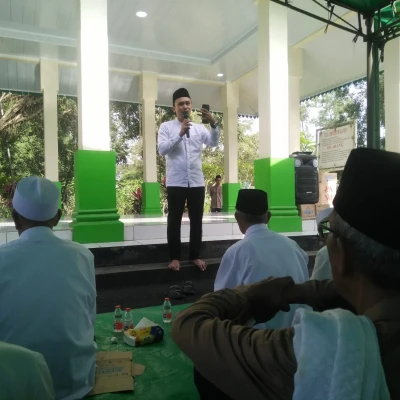 Anggota DPRD Firman Maulana Hadiri Ziarah Kubur, Paparkan Program Pembangunan di Pagedangan