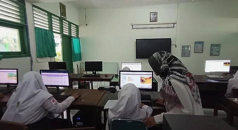 Siswa MTsN 4 Bantul Asah Literasi Digital Lewat Praktik Koding Scratch