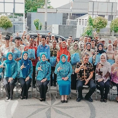 TP PKK Lampung dan Pemprov Salurkan 150 Paket Sembako di Kantor PKK