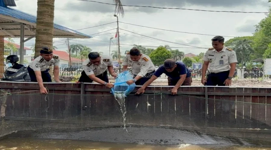 Lapas Banjarmasin Tebar 2.000 Bibit Lele, Perkuat Ketahanan Pangan dan Kemandirian Warga Binaan