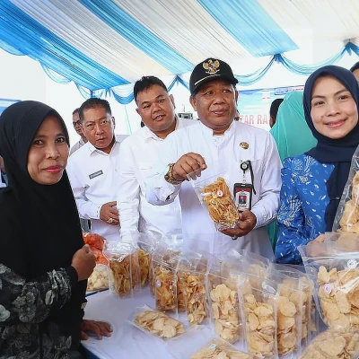Bupati Serang Ratu Rachmatuzakiyah Buka Bazar Ramadan di Lebakwangi, Warga Antusias