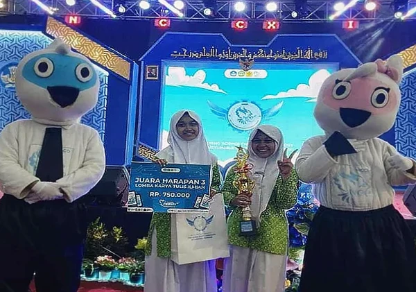 Siswi MTsN 4 Bantul Raih Juara Harapan 3 Lomba Karya Tulis Ilmiah di Jombang