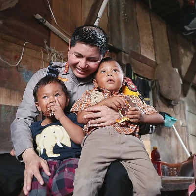 Polres Metro Jakarta Timur Pulangkan Dua Anak Pemulung ke Ibu Kandung di Sumedang