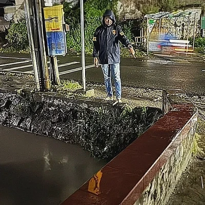 Polsek Serang Cek Genangan Air di Jalan Lopang Usai Hujan Deras
