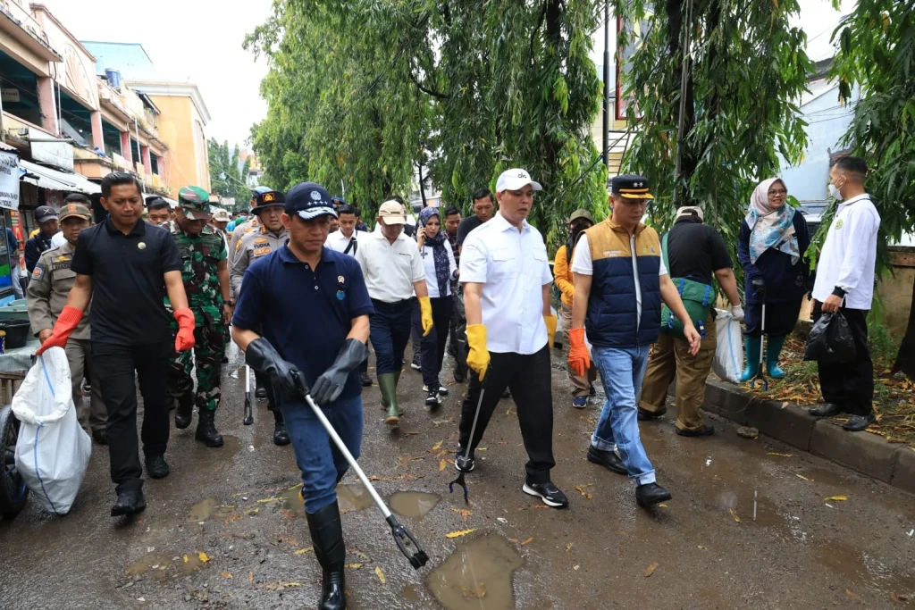 Sekda Banten Dampingi Menteri LH Bersih-bersih di Serang, Dorong Gerakan Hidup Bersih