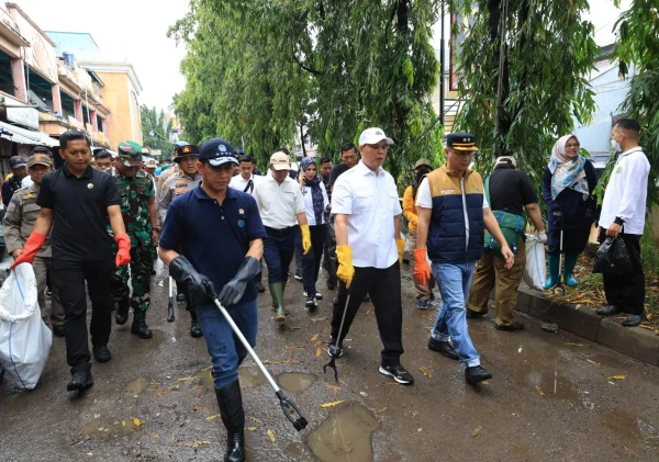 Sekda Banten Dampingi Menteri LH Bersih-bersih di Serang, Dorong Gerakan Hidup Bersih