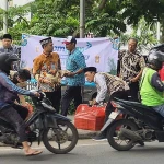 DPMPTSP Tangsel Bagikan 1.447 Paket Takjil di Empat Titik Serpong