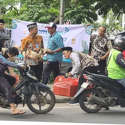 DPMPTSP Tangsel Bagikan 1.447 Paket Takjil di Empat Titik Serpong