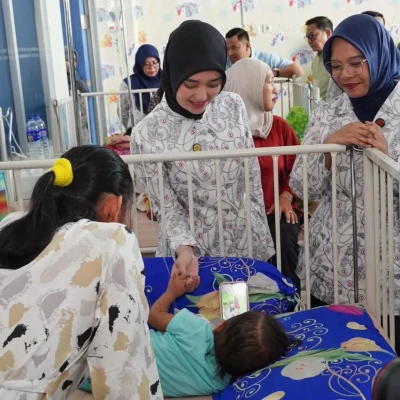 Wagub Lampung Jihan Nurlela Beri Dukungan Moral Pasien Kanker di RSUD Abdul Moeloek