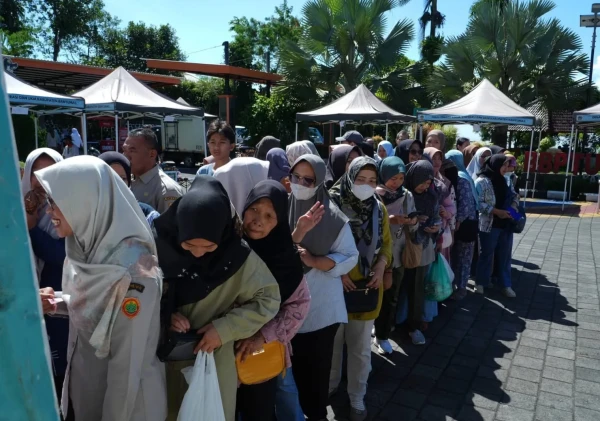 Warga Serbu Bazar Murah Kementan di Baturraden, Daging Sapi Rp100 Ribu Per Kg Ludes Sejam