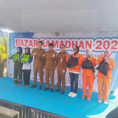 Disperindag Banten Gelar Bazaar Ramadhan, Gubernur Andra Soni Tinjau UKM dan Beri Santunan