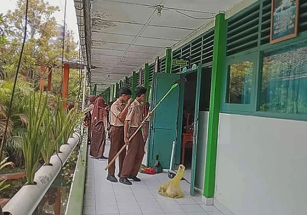 MTsN 4 Bantul Gelar Jumat Bersih, Tanamkan Karakter Peduli Lingkungan