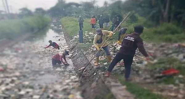 Pemkab Serang Bersihkan Kali Tirtayasa, Warga Apresiasi Gerak Cepat DLH