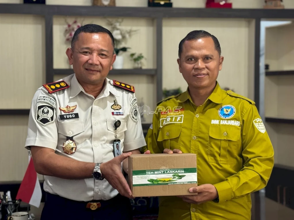Lapas Narkotika Karang Intan Perkenalkan Kain Sasirangan dan Teh Laskarin ke BNNK Banjarbaru