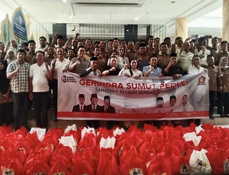 DPD Gerindra Sumut Bagikan Ratusan Paket Sembako untuk Pekerja Kebersihan dan Keamanan di Medan