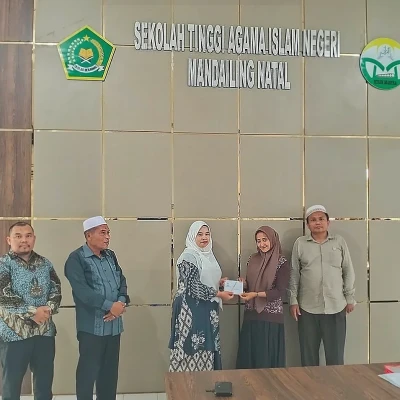 BAZNAS Mandailing Natal Salurkan Beasiswa Rp1 Juta untuk Sembilan Mahasiswa STAIN Madina