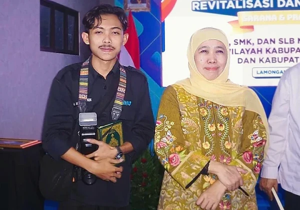Siswa SMK Muhammadiyah 5 Babat Terima Al-Qur'an dari Gubernur Khofifah