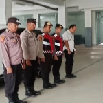 Kanit Samapta Polsek Serang Pimpin Apel Pengamanan Unjuk Rasa di Kantor BBWSC3
