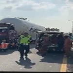 Dua Truk Kecelakaan di Tol Jakarta